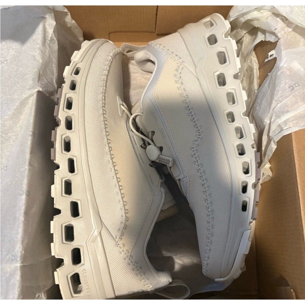 NIB ON Cloud Women’s  Cloudaway Running Shoes Sneakers Sand/Ice Size 9.5